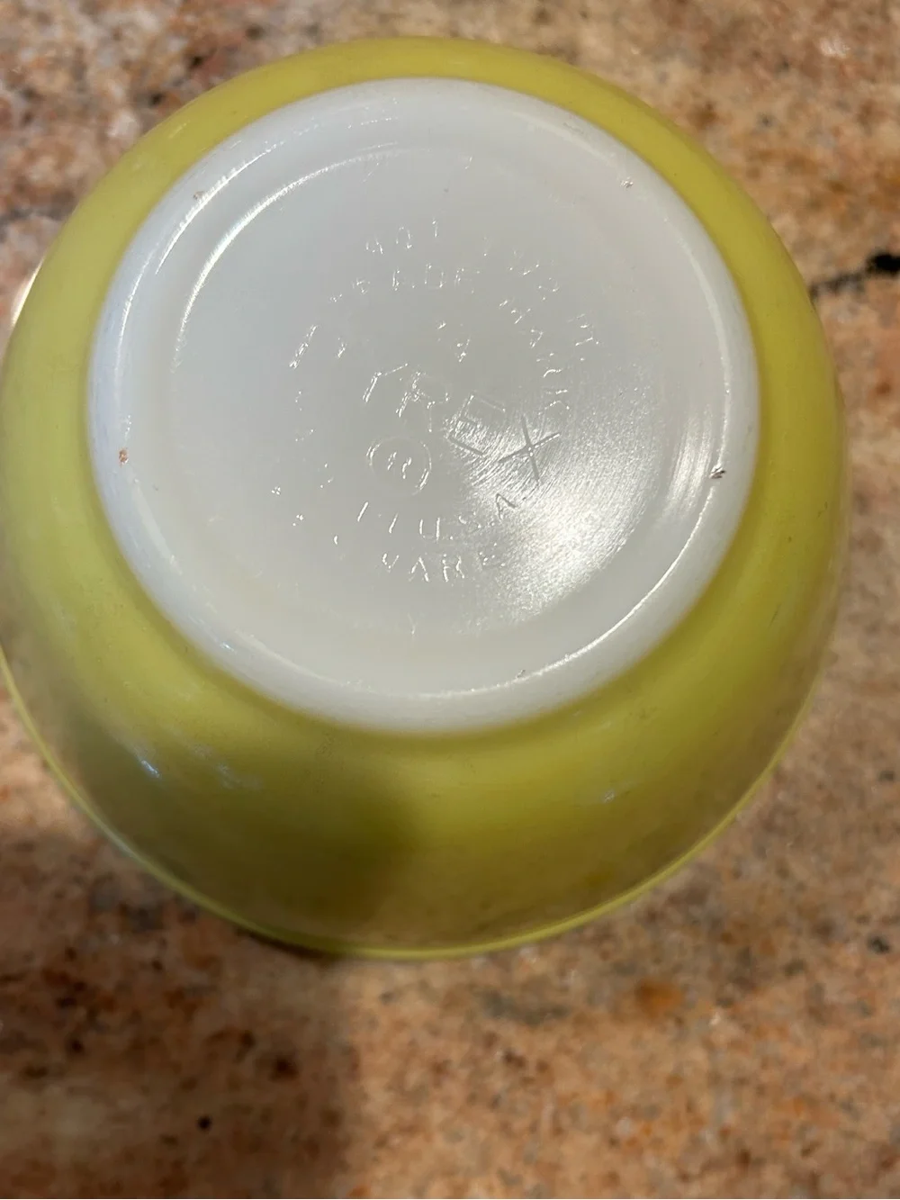 Pyrex #401 1.5 pt Yellow Primary Colors mixing nesting bowl 1940s 1950s No Chips